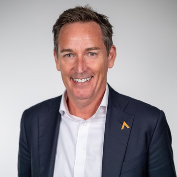 Headshot of Andrew Henderson